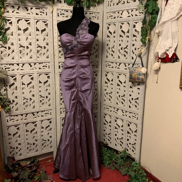 Xscape Dresses & Skirts - XSCAPE FANTASTIC PURPLE SHIMMERING MERMAID STYLE FORMAL PROM DRESS